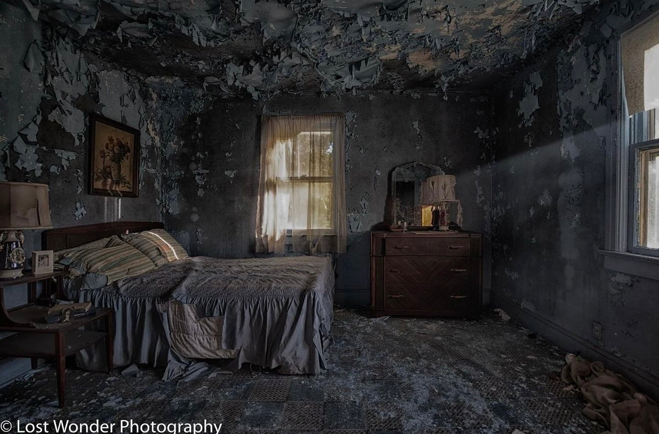 Blue Peely Paint Room